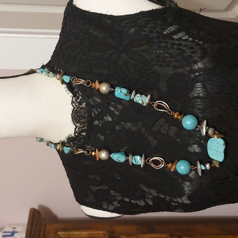Laura Ashley Tustic Boho Southwestern Dyed Howlite Turquoise Bead Necklace - Picture 3 of 6